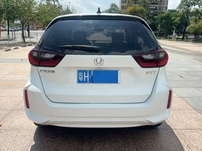 Honda Fit — фото 5