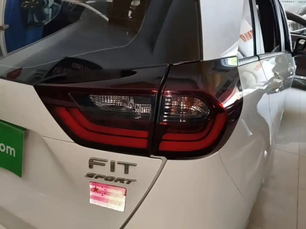 Honda Fit — фото 8