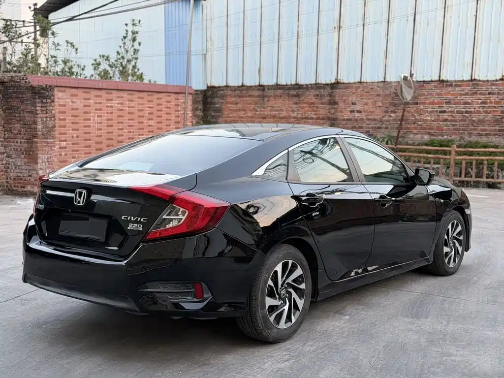 Honda Civic — фото 5