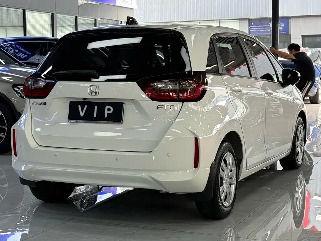 Honda Fit — фото 13