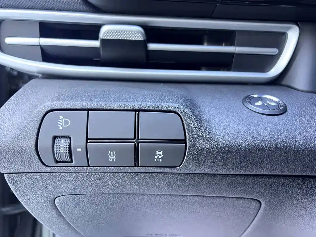 Hyundai Elantra — фото 10