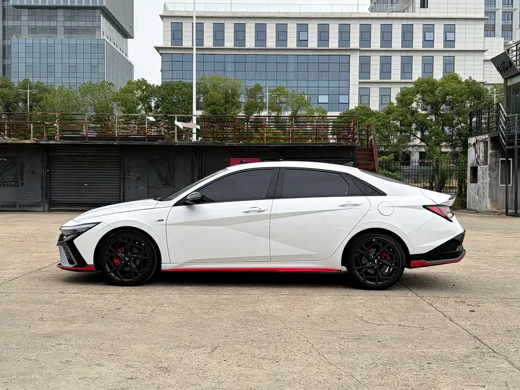Hyundai Elantra — фото 4
