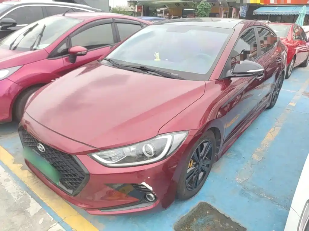 Hyundai Elantra — фото 2
