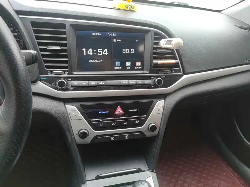 Hyundai Elantra — фото 13