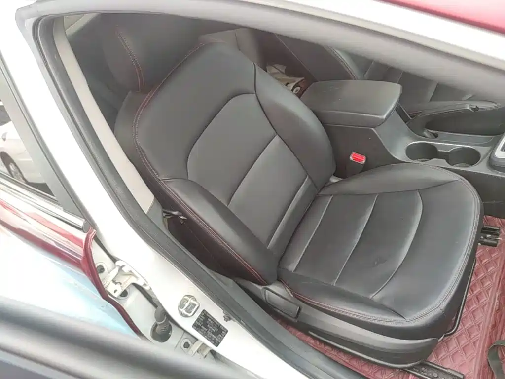 Hyundai Elantra — фото 25