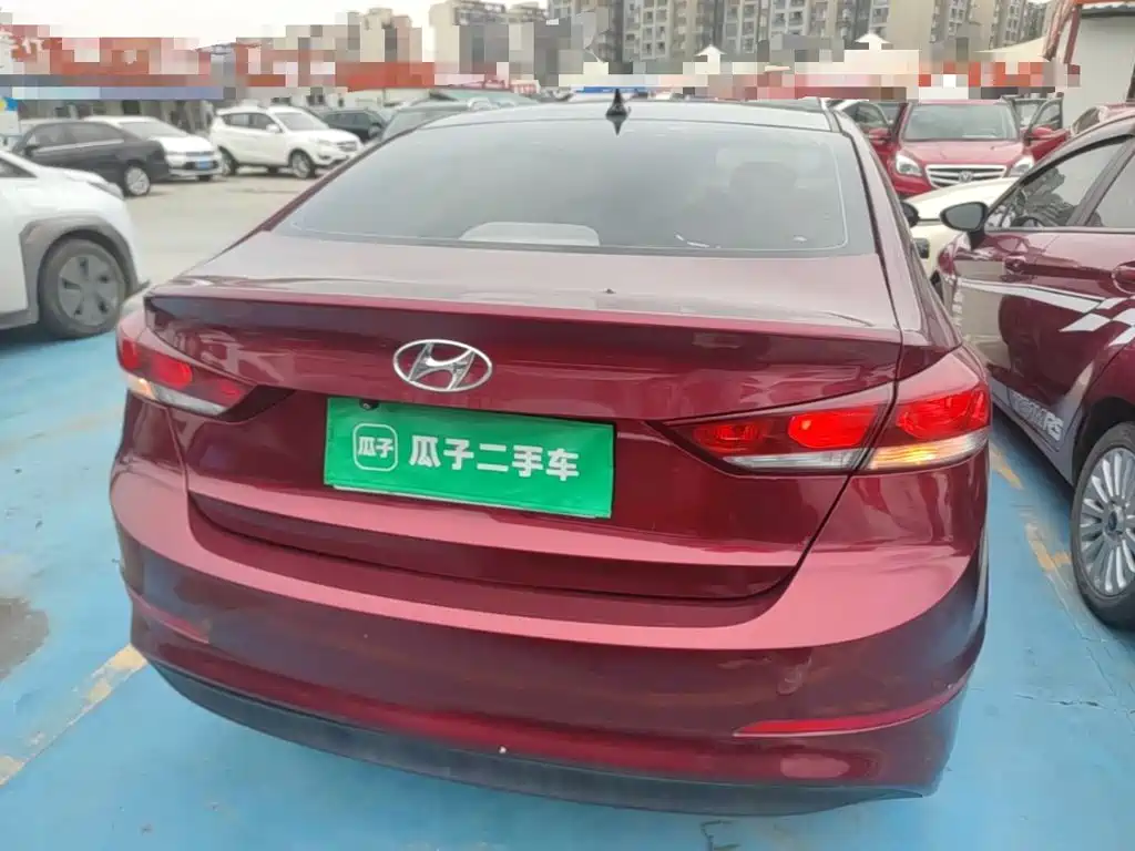 Hyundai Elantra — фото 6