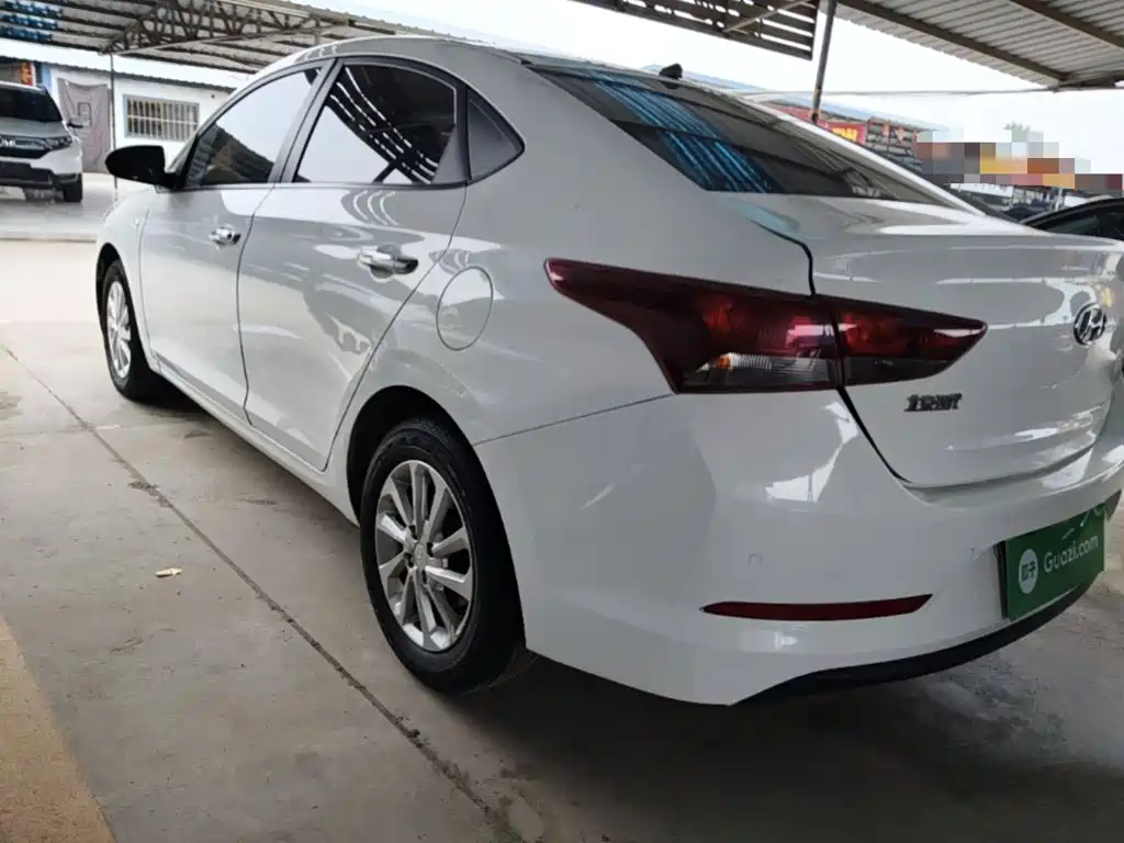 Hyundai Verna — фото 5