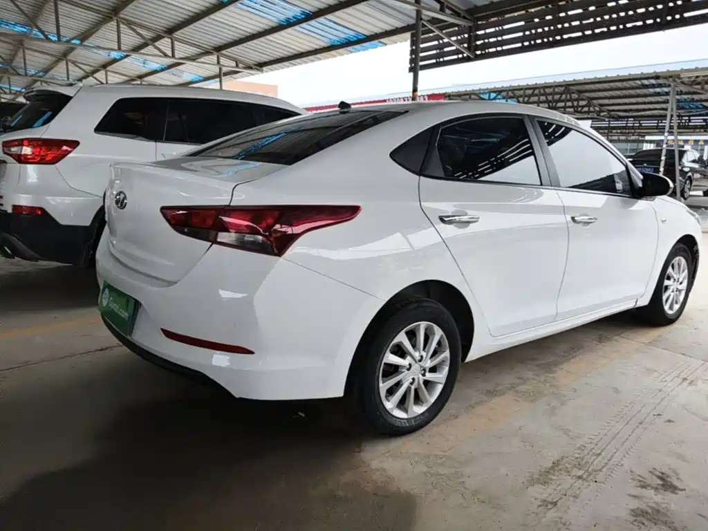 Hyundai Verna — фото 7