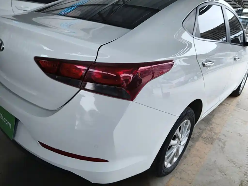 Hyundai Verna — фото 8