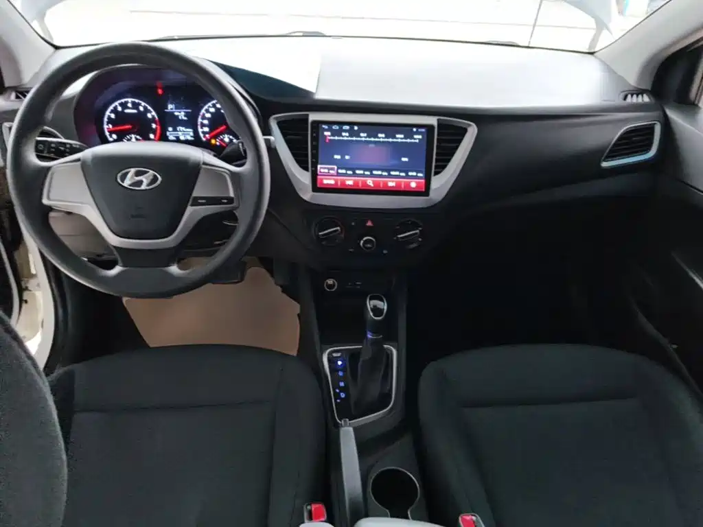 Hyundai Verna — фото 10