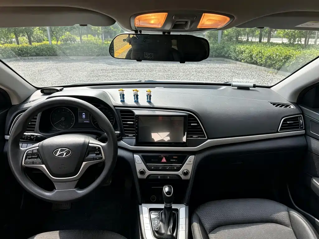 Hyundai Elantra — фото 4