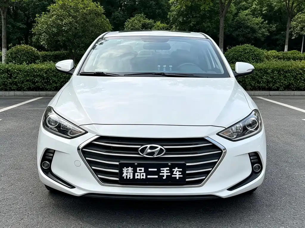 Hyundai Elantra — фото 7
