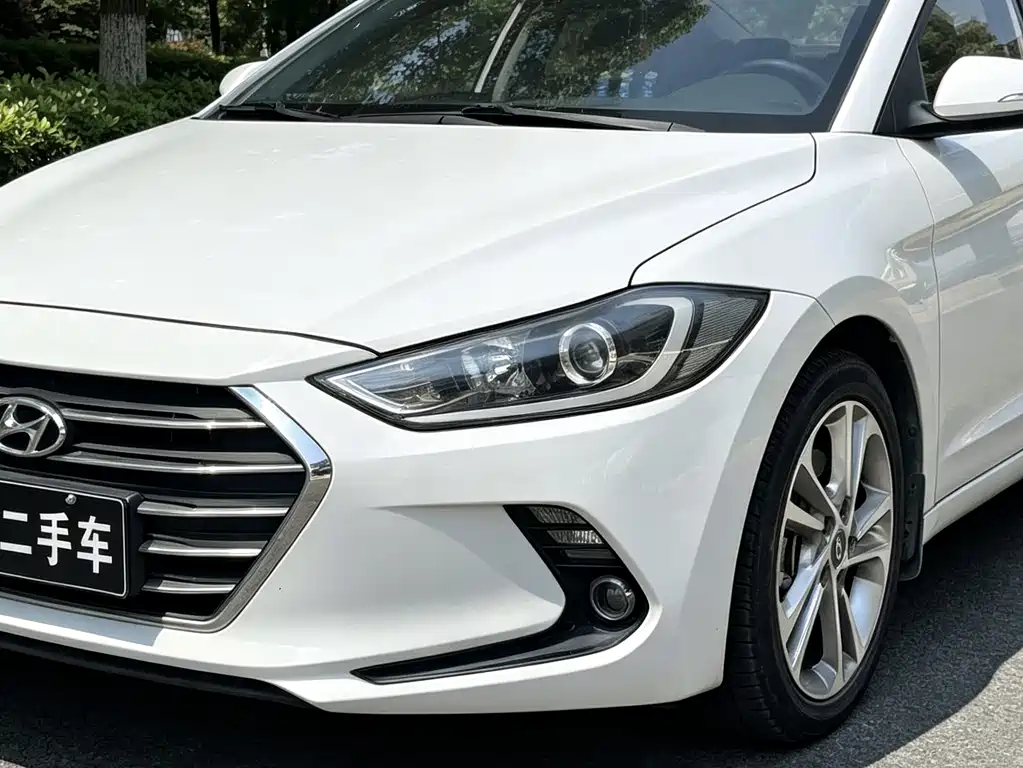Hyundai Elantra — фото 8