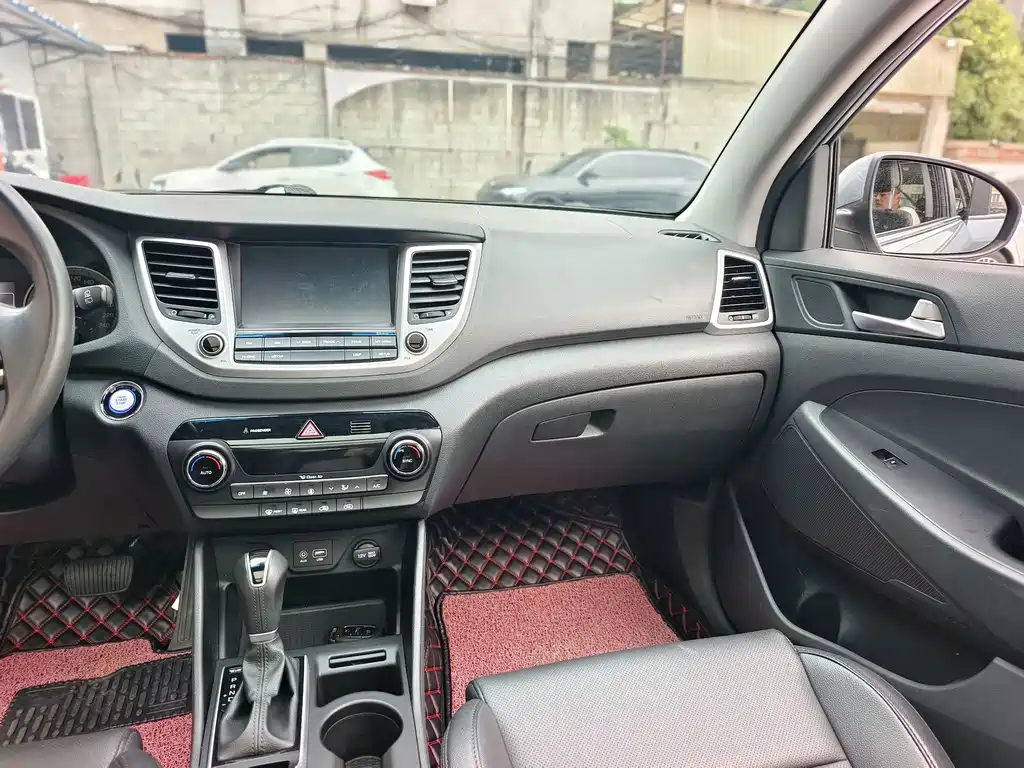 Hyundai Tucson — фото 8