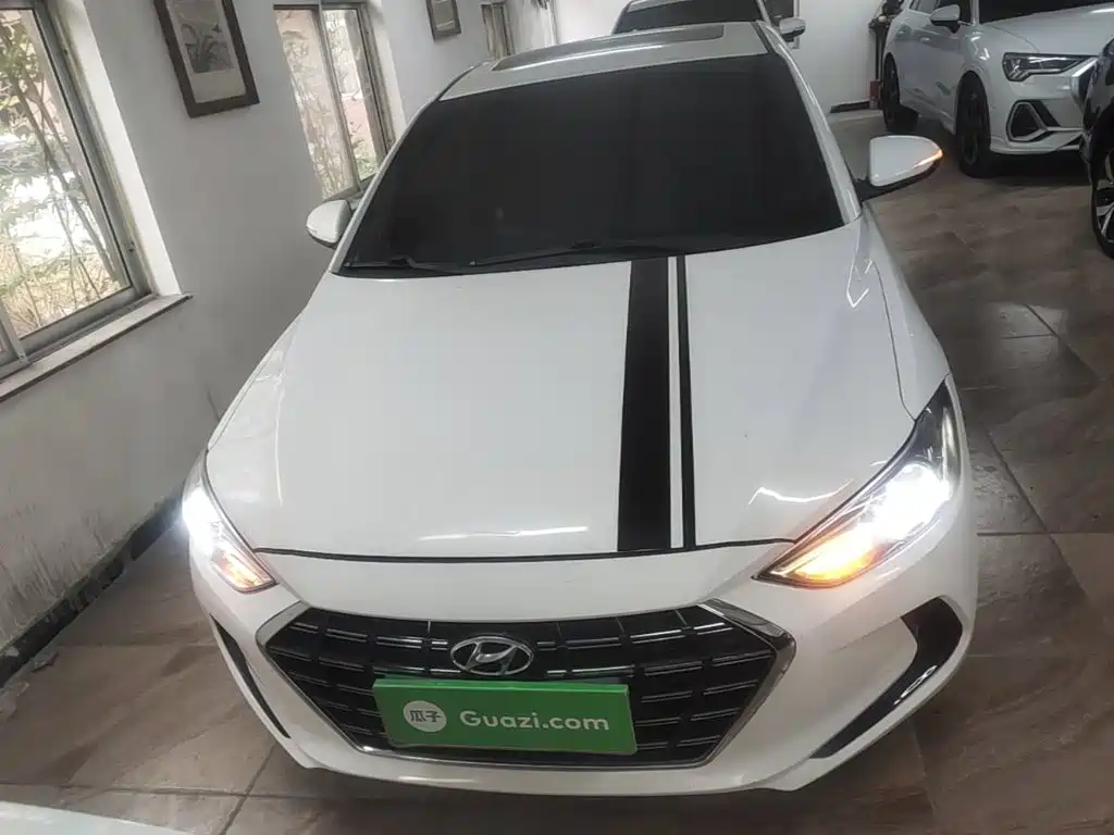 Hyundai Elantra — фото 3