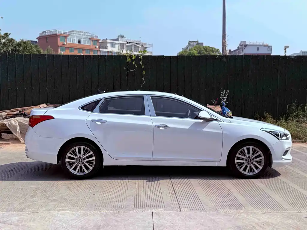 Hyundai Mistra — фото 9