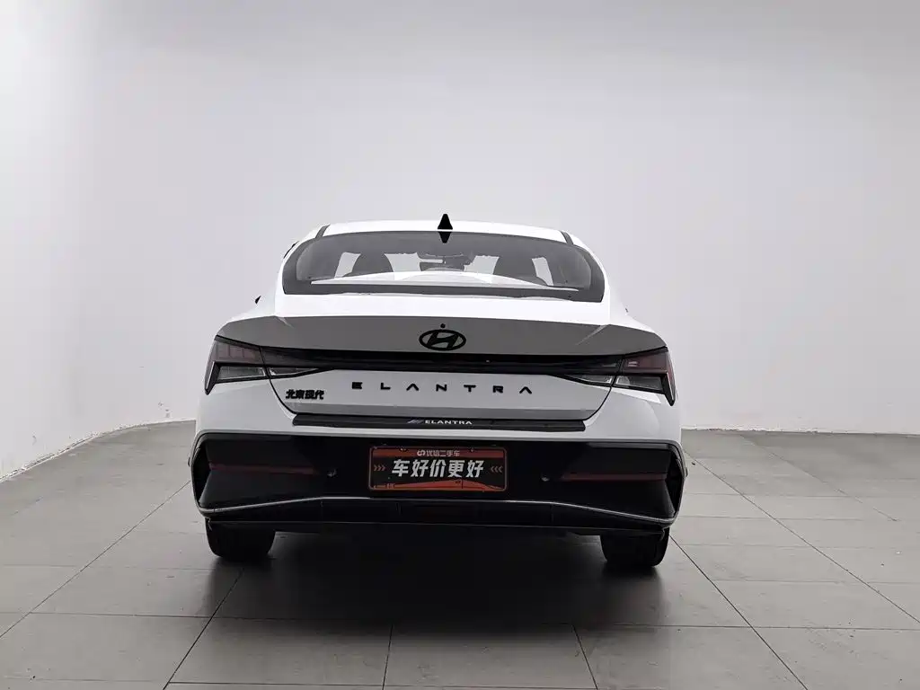 Hyundai Elantra — фото 4