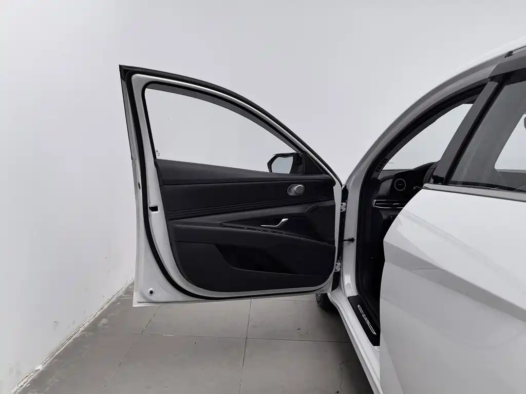 Hyundai Elantra — фото 8