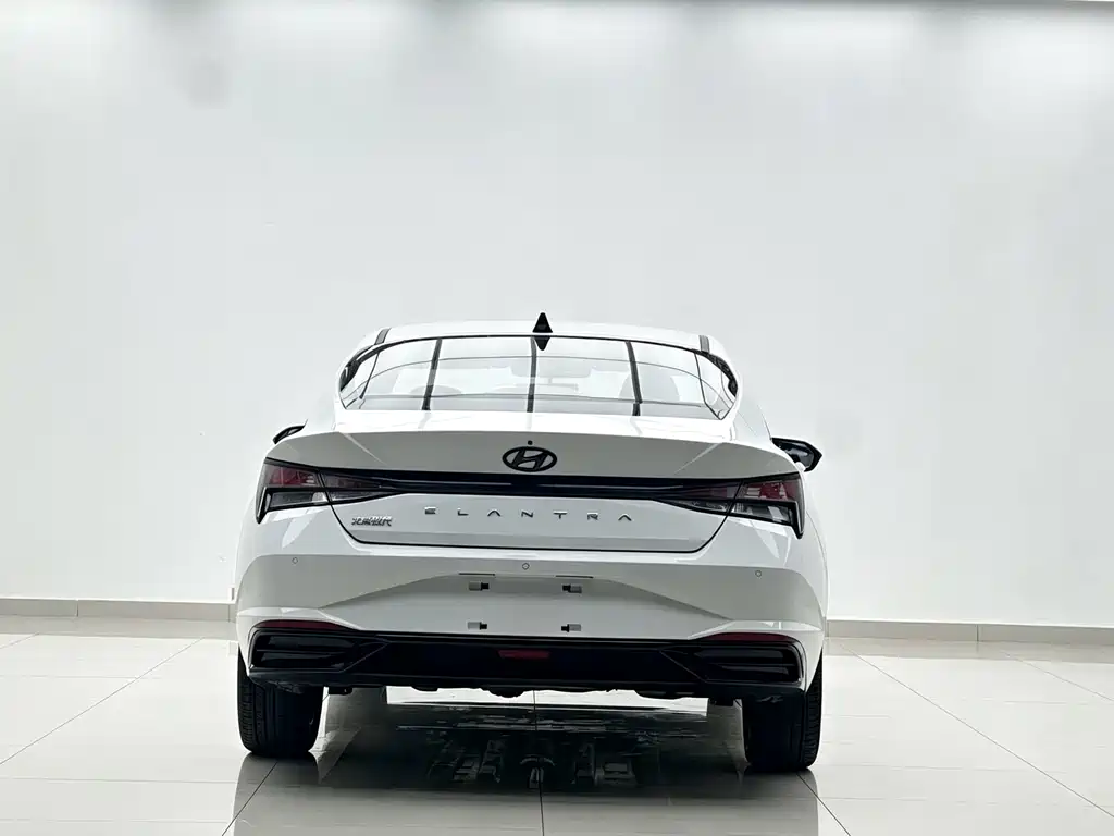 Hyundai Elantra — фото 5