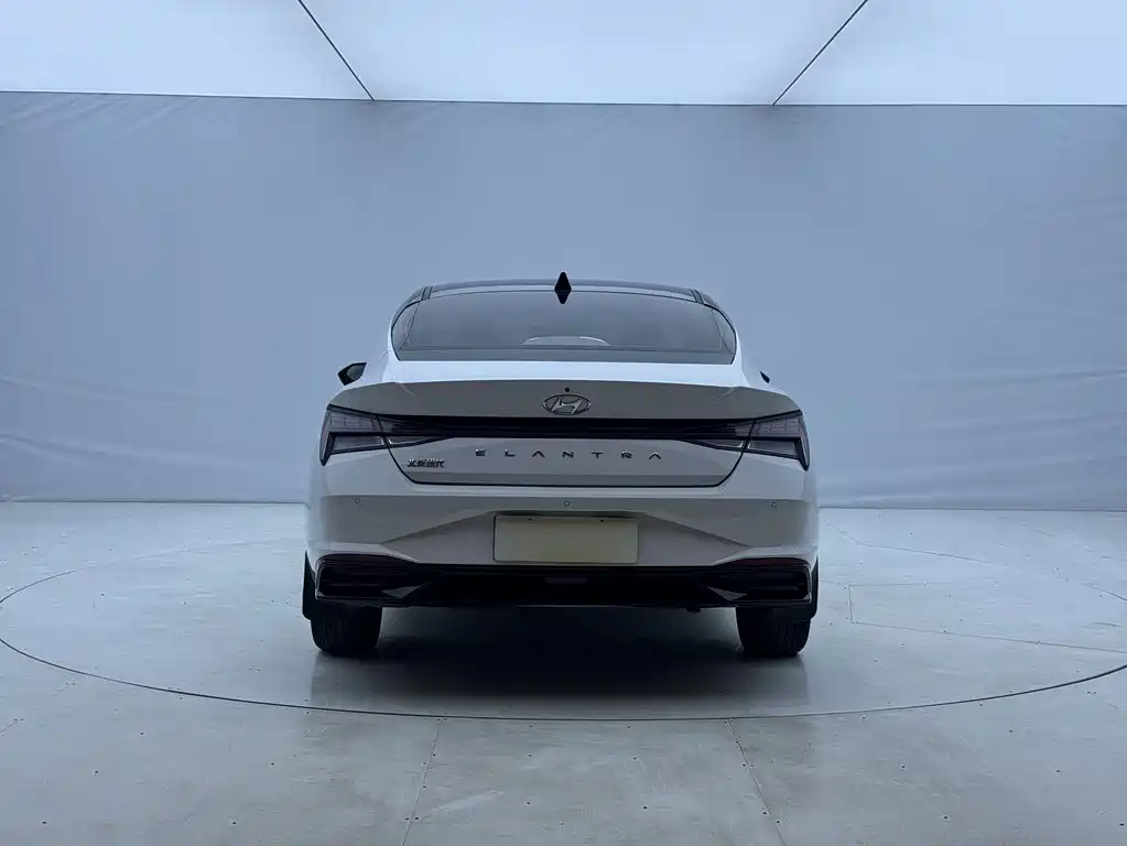 Hyundai Elantra — фото 5