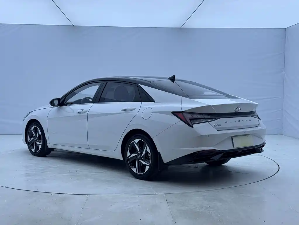 Hyundai Elantra — фото 6