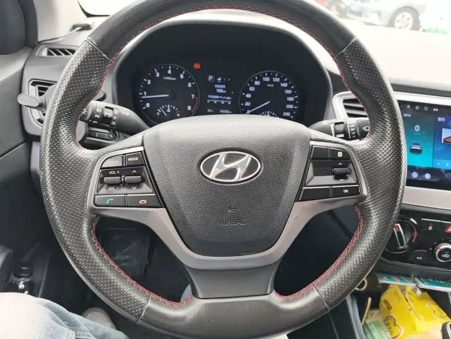 Hyundai Verna — фото 15