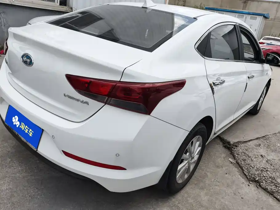 Hyundai Verna — фото 3