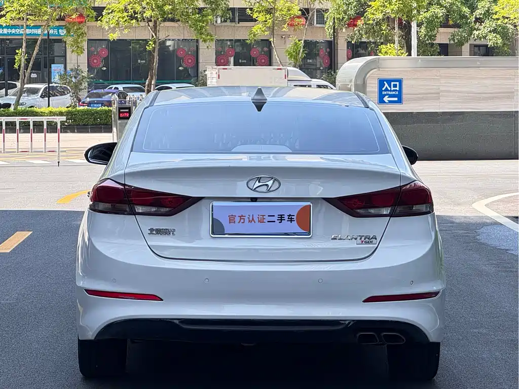 Hyundai Elantra — фото 5
