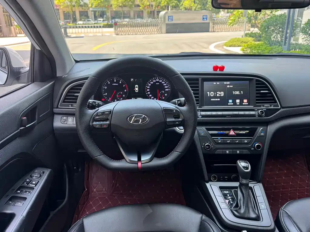 Hyundai Elantra — фото 8