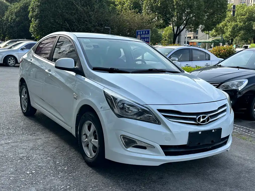 Hyundai Verna — фото 3