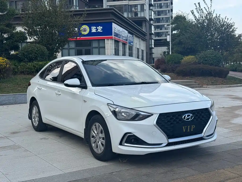 Hyundai Elantra — фото 2