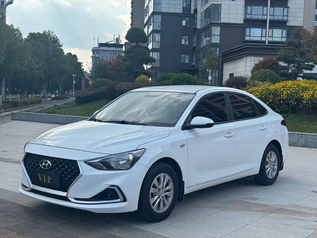 Hyundai Elantra — фото 3