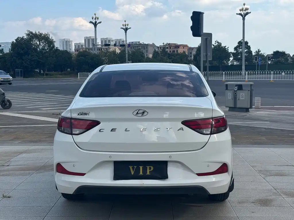 Hyundai Elantra — фото 7