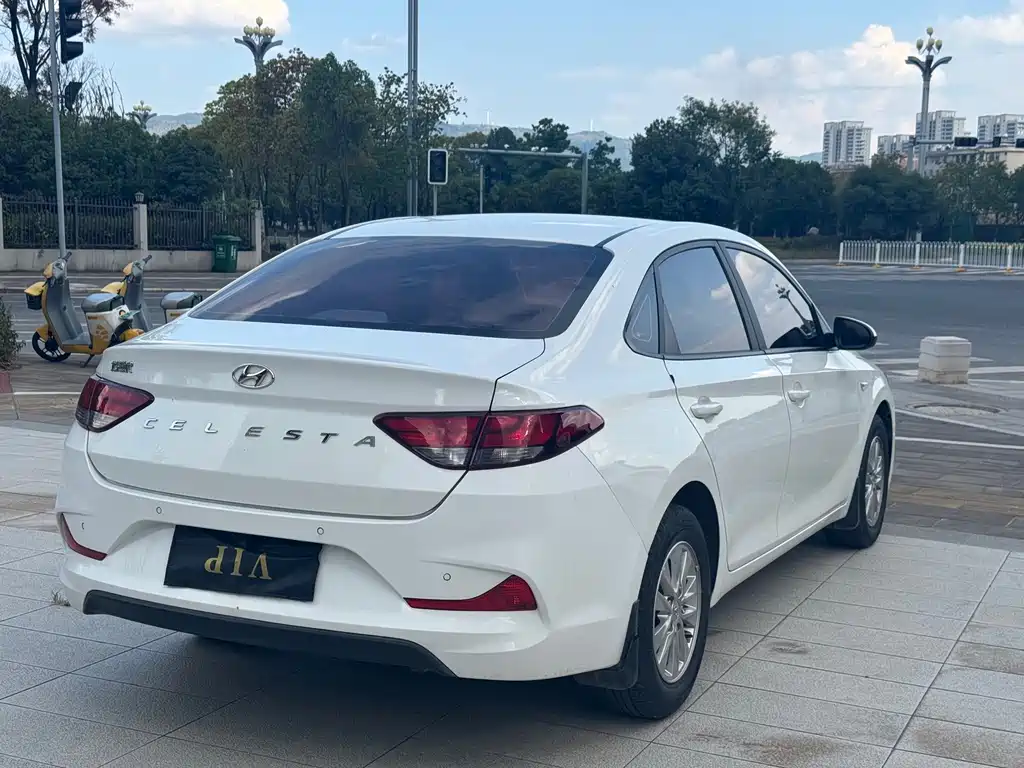 Hyundai Elantra — фото 8