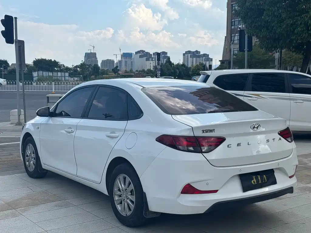 Hyundai Elantra — фото 9