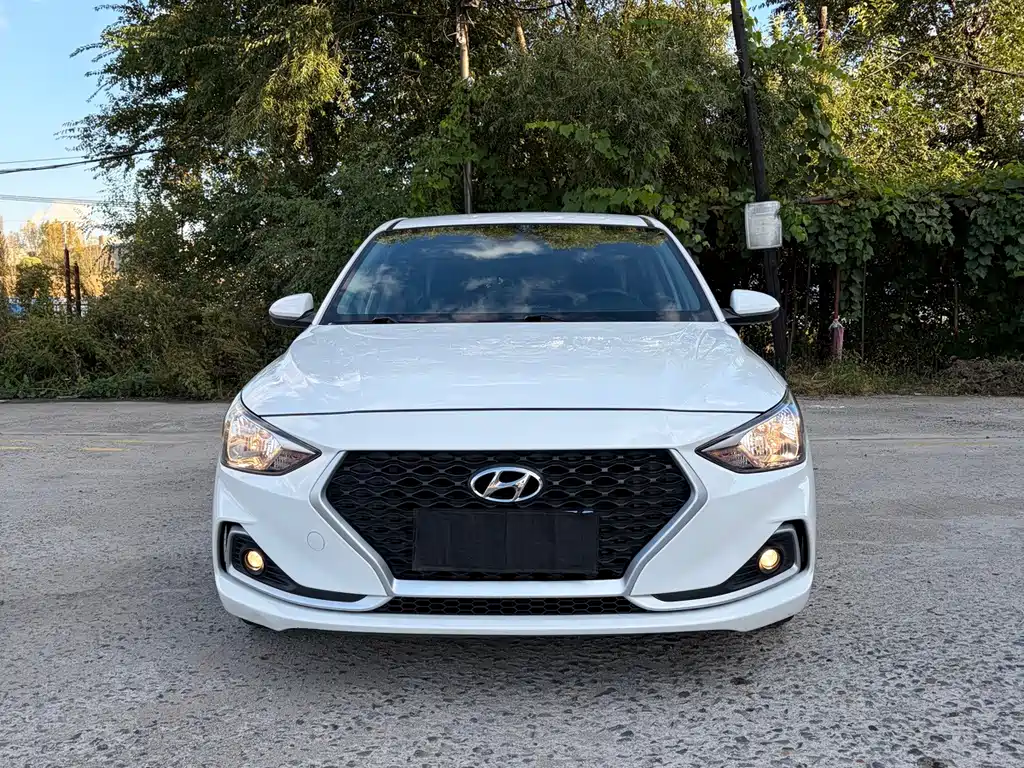 Hyundai Elantra — фото 2