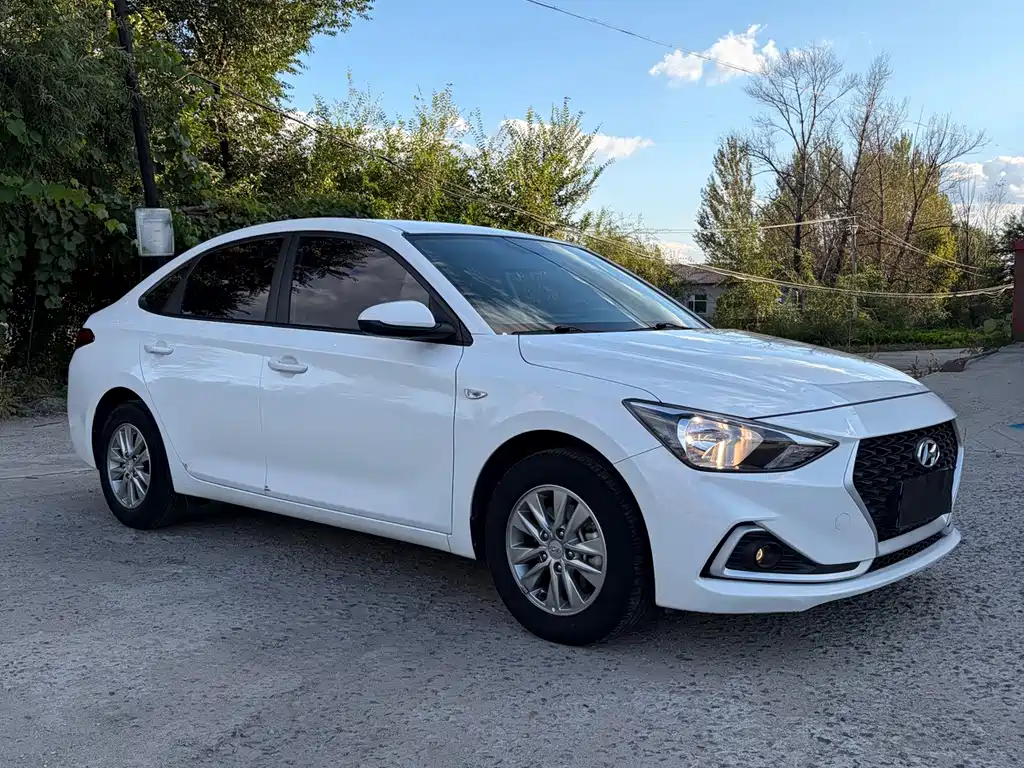 Hyundai Elantra — фото 3