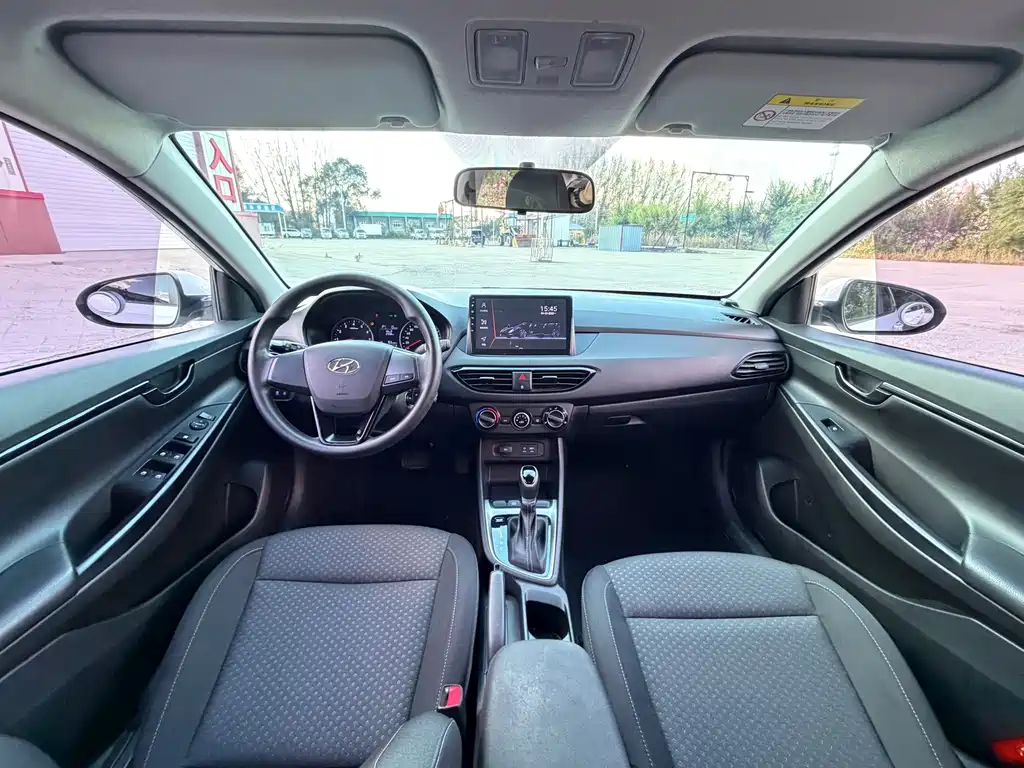 Hyundai Elantra — фото 4