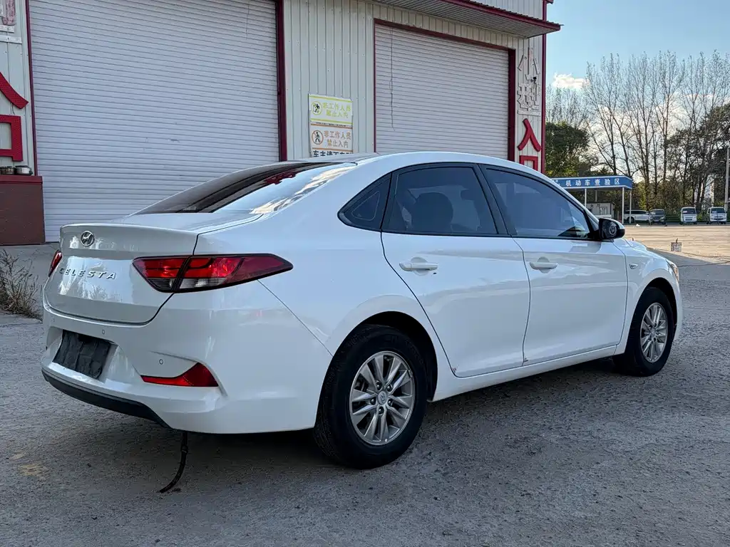 Hyundai Elantra — фото 7