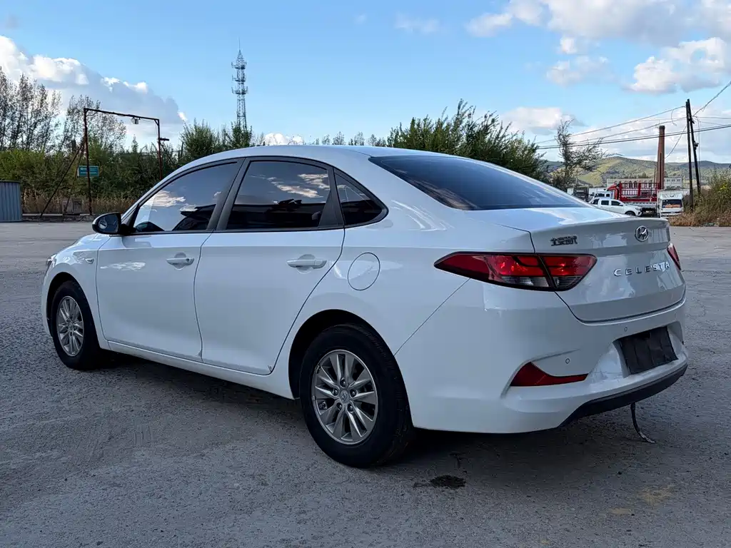 Hyundai Elantra — фото 9