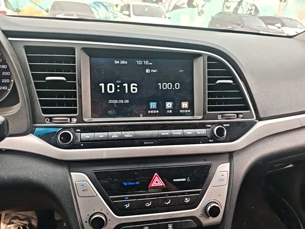 Hyundai Elantra — фото 13