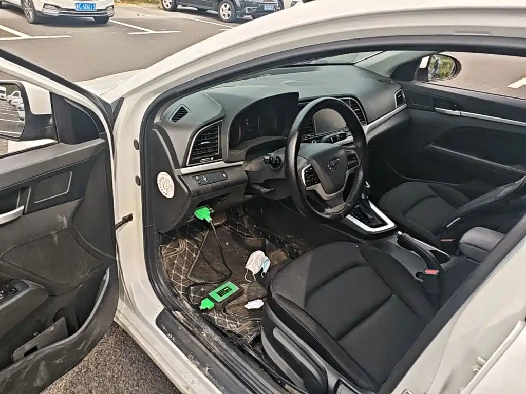 Hyundai Elantra — фото 16