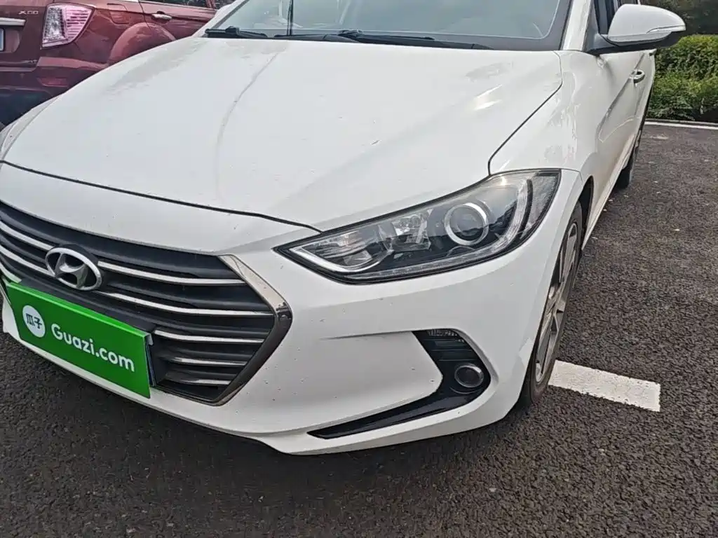 Hyundai Elantra — фото 24