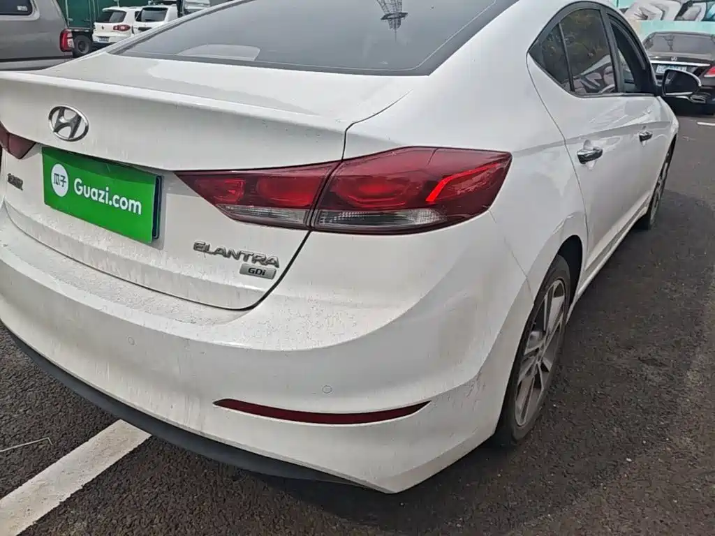 Hyundai Elantra — фото 8