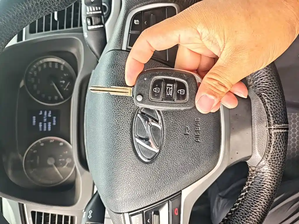 Hyundai Elantra — фото 9