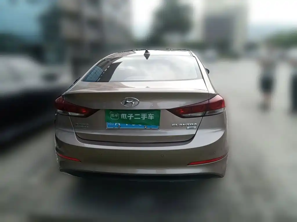 Hyundai Elantra — фото 3