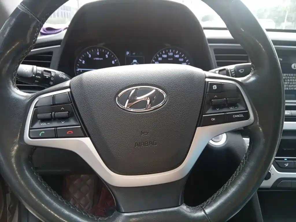 Hyundai Elantra — фото 6