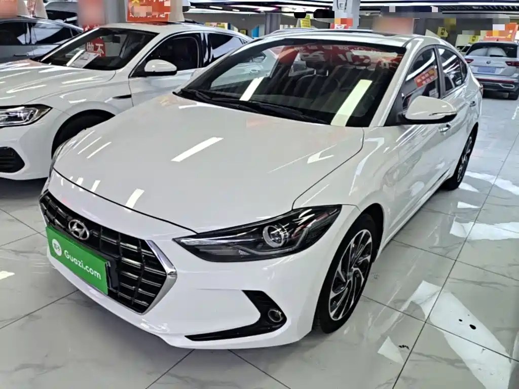 Hyundai Elantra — фото 2
