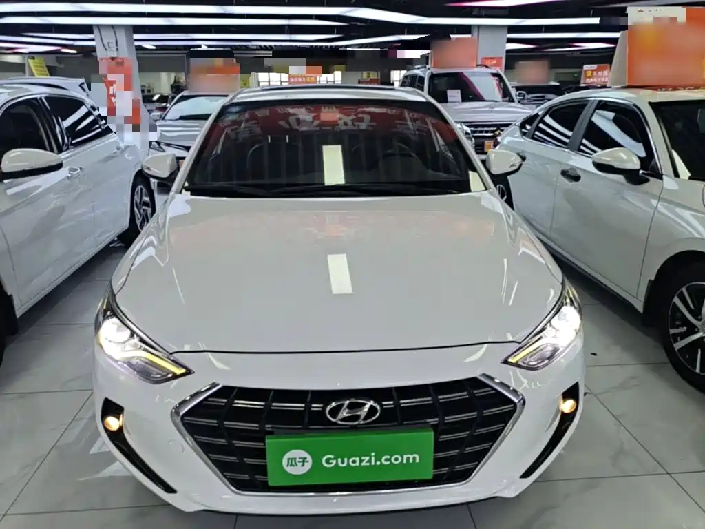 Hyundai Elantra — фото 3