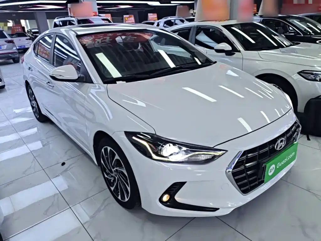Hyundai Elantra — фото 4